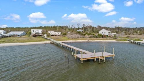 Waterfront Dock Kayaks Ping Pong 3 Bedroom 2 Bathroom