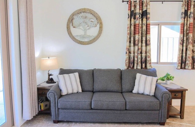 Waterfront, family resort, 2 separate units, Sauna, and Jacuzzi/sleeps 8