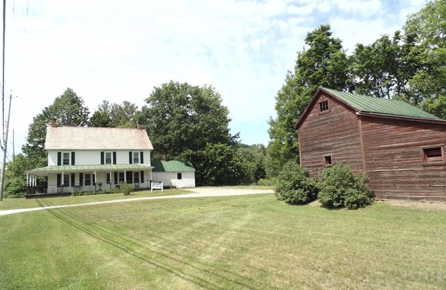 WATERFRONT FARMHOUSE
