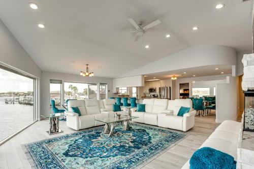 Waterfront Gem Crystal River Family Home