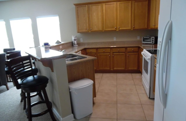 Waterfront - great fishing, peaceful & quiet, yet close to Tanger Outlets & OWA