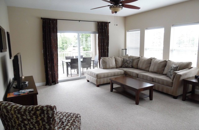 Waterfront - great fishing, peaceful & quiet, yet close to Tanger Outlets & OWA