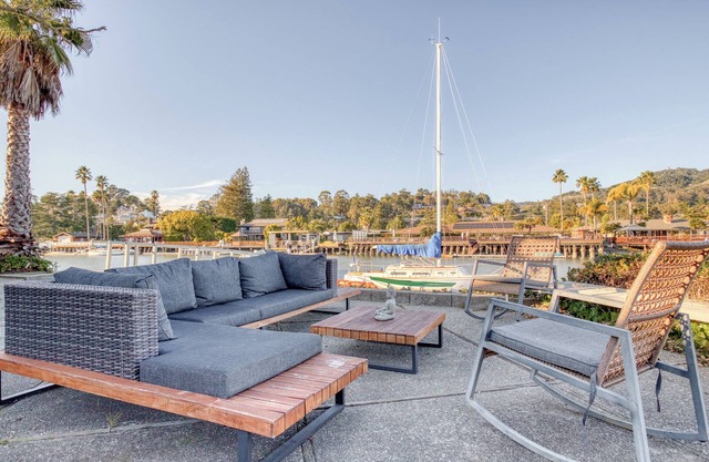 Waterfront Hawaiian Oasis 2B/2B