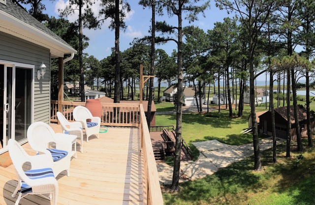 Waterfront Hideaway By The Bay Nestled Between 2 Nature Preserves w/ Ocean Views