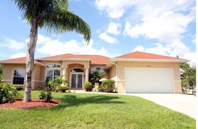 Waterfront home on Myakka
