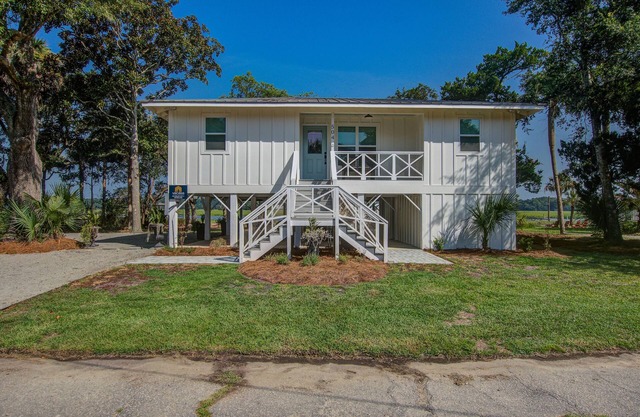 Waterfront home with private dock & deck with great views, walk to the beach