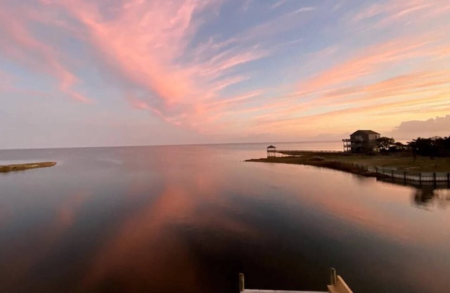 Waterfront Home with Great Views|Private Hot Tub!
