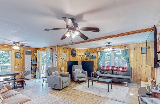 Waterfront home with kayaks, paddleboat, swimming beach access, alfresco dining
