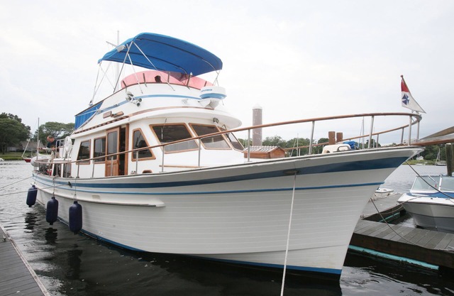 Waterfront Houseboat - 45' AlbinYacht - Sleeps 4-6