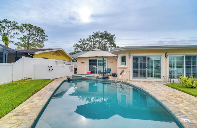 Waterfront Largo Home w/Canal Access + Boat Dock