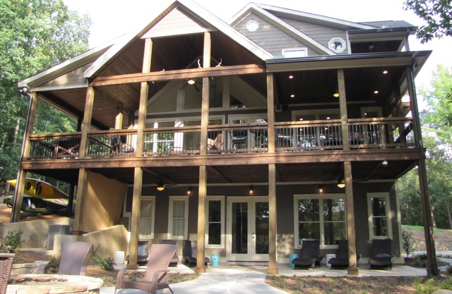 Waterfront Lodge 16 beds, lake view, perfect for family/corporate gatherings!