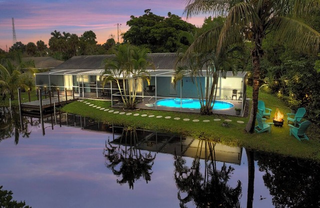 Waterfront Oasis: Heated Pool, Kayaks, Fishing, BBQ & Game Room