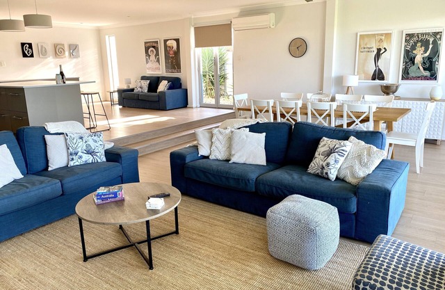 Waterfront Paradise - 6 Bedrooms, Perfect for Large Family Groups