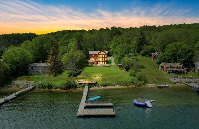 Waterfront Paradise | Sauna Hot Tub Sleeps 20