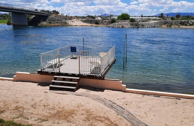 WATERFRONT,PRIVATE BOAT RAMP,SANDY BEACH ,GATED COMMUNITY, 3.5 bedrooms, 2 bath