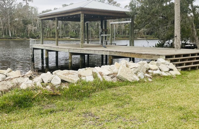 Waterfront property on a quiet neighborhood in Ponte Vedra,