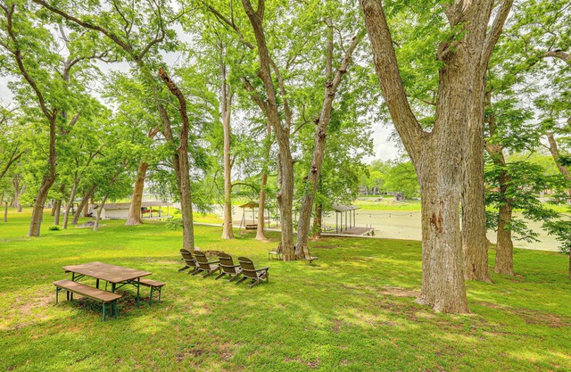 Waterfront Seguin Lake House Near Downtown