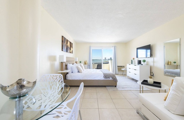 Waterfront Studio with Free Parking & Bay Views
