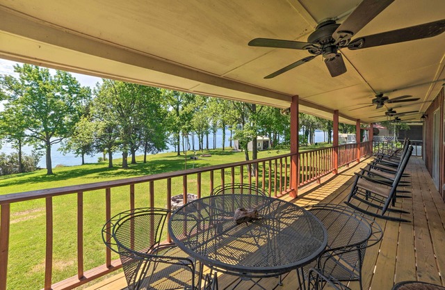 Waterfront Tennessee Home on Kentucky Lake w/Deck