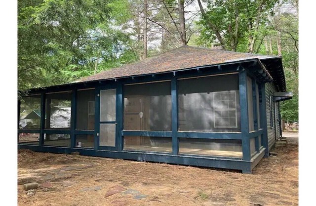 Waterfront Willow Cabin near Lake George, Saratoga
