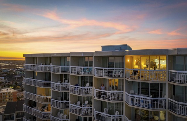 Water’s Edge 1508! Penthouse Level! Updated!