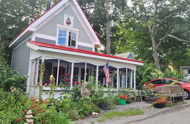 Waterview Cottage in historic Bayside on Penobscot Bay