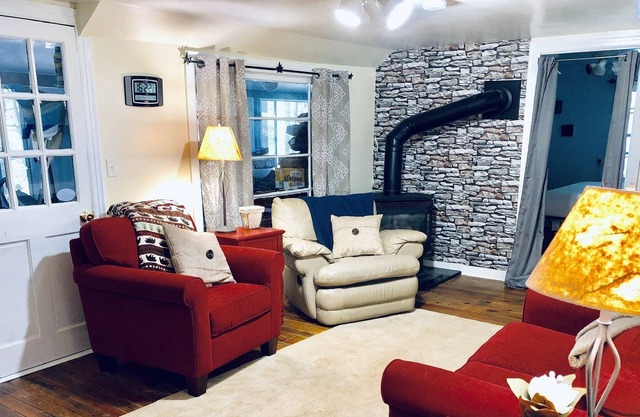 WATERVILLE-conv located, cottage in the woods-close Rail Trail, PINE CREEK