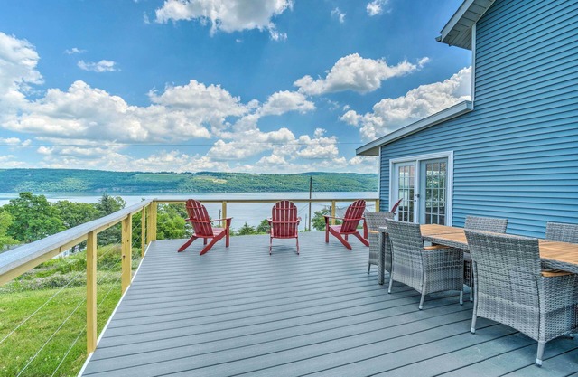 Watkins Glen Lakeview Cottage w/Waterfall!