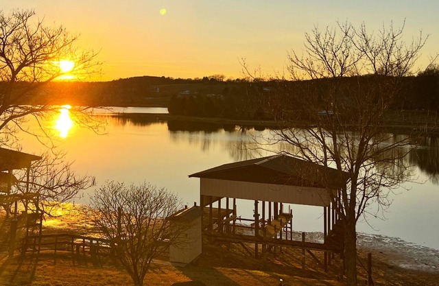 Watts Bar Lake Retreat Private Dock, Boat Ramp & Stunning Views!