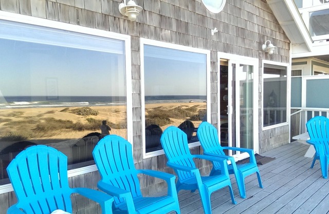 We are Oceanfrontstays.-Reserve Early for 2026 Now - SLEEPS 10nSorry No Pets