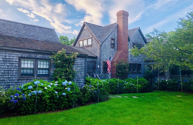 We love INQUIRIES Spacious, nice charming, cozy and full of desirable amenities