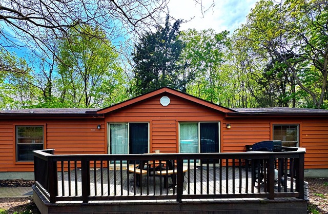 Weekend Warrior Special Bring 10 ppl & Relax in a 3 BR 2 BA Home - PIB - IC98
