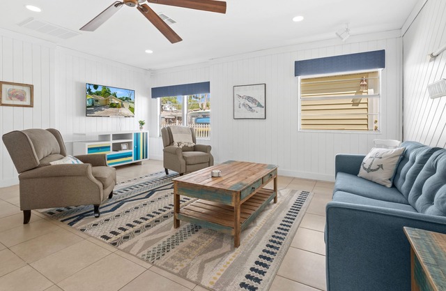 Weeki Wachee River Escape Waterfront Home w/Kayaks