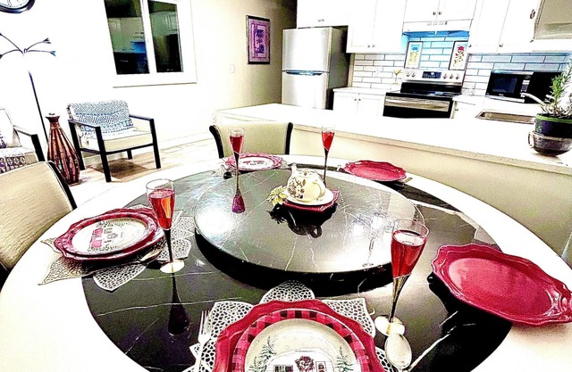 Welcome - Available for booking 1Bed 2Bath comfortable Coaldale Home.