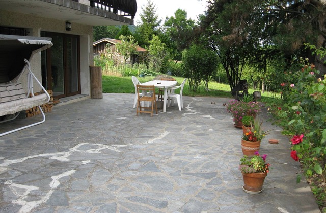 Welcome. Cozy ground-floor apartment in a quiet area with terrace and garden