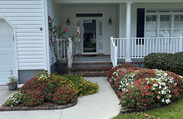 Welcome Snowbirds! To this lovely 2-bedroom home in a gated golf community.