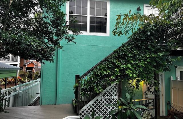 Welcome to Aqua Aura a Charming studio with AC in Stuart - Perfect for a getaway