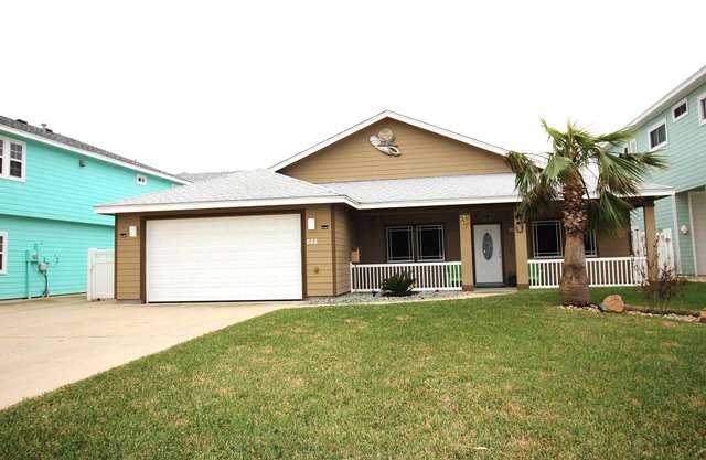 Welcome to Casa del Mar! Less than a mile away from beach!