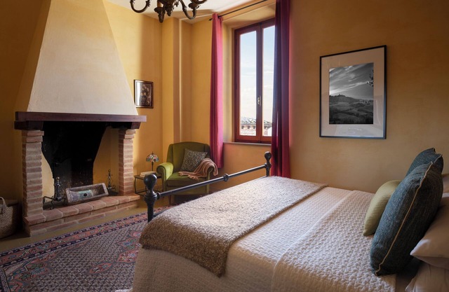 Welcome to Casa Oliveto, a corner of history and comfort in the heart of Tuscany.