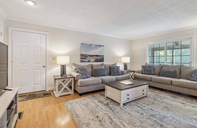 Welcome to Family Lake Time – Your Waterfront Condo!
