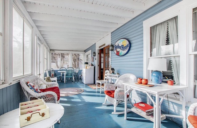 WELCOME TO HARBOR HOUSE! STEP BACK IN TIME AND RELAX AT THE BEACH.