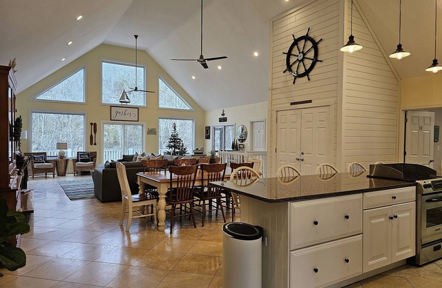 Welcome to Hidden Haven – A Spacious Lakeside Retreat