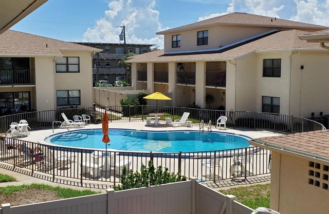 Welcome to Oasis #21 Your Coastal Retreat in Daytona Beach Shores-Walk To The Beach