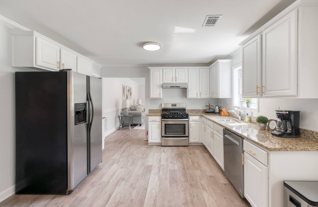 Welcome to our stunning Staycation. New! Pool House/6beds/2.5Ba/Patio/Firepit