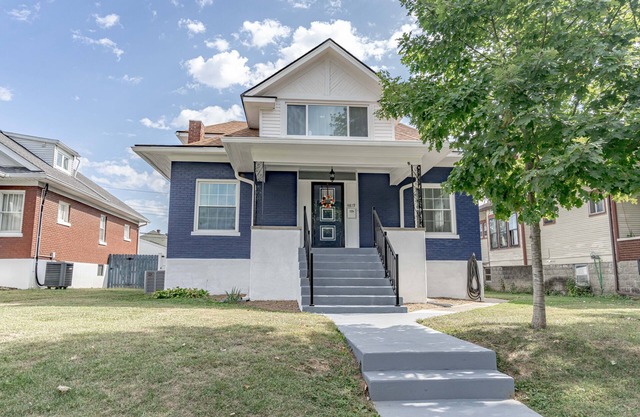 Welcome to the Blue Bungalow; Your home away from home! n