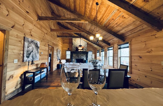 Welcome to The Fox Den! Rustic decor and close to town!