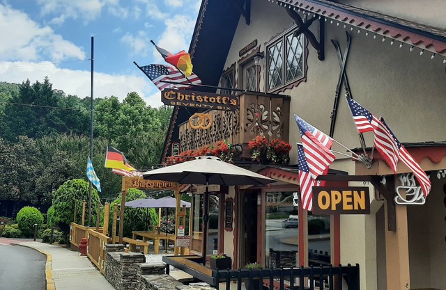 Welcome to the Heart of Helen, Chalet Munich
