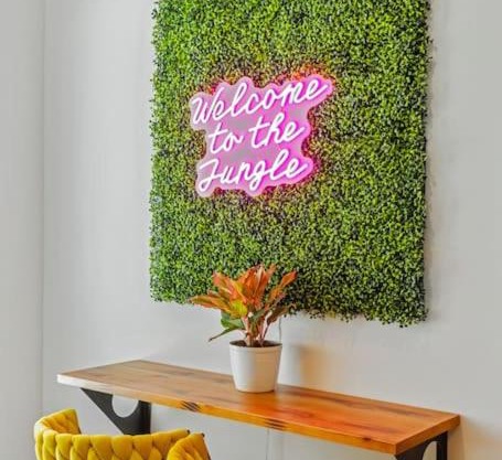 Welcome to the Jungle NEW 4bd Suite in East Nash
