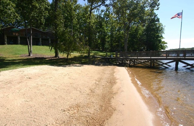 Welcome to the Lodge at Greenbay - Sandy Beach & Amazing Sunset Views!