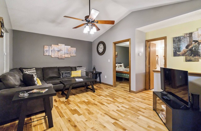Welcome to “The Retreat on the Hill” – Your Peaceful Lakeside Getaway